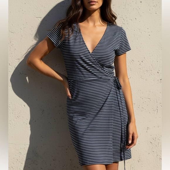 Pact Wayfinder Wrap Mini Dress in Navy Striped Size Small - Picture 1 of 4